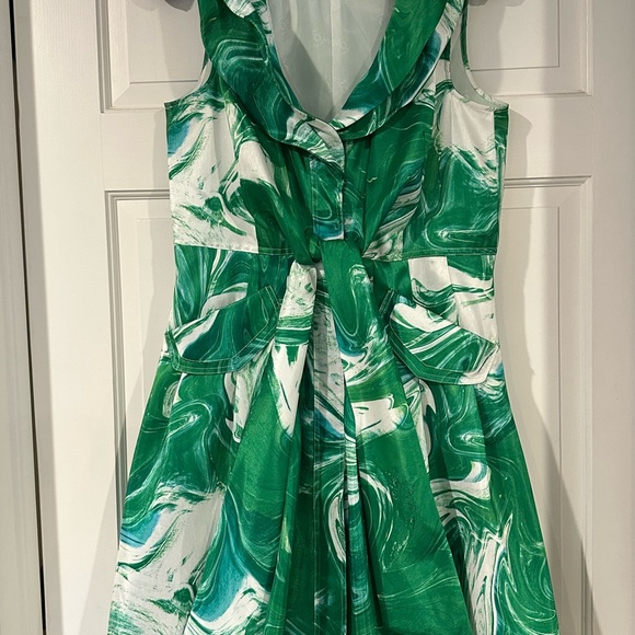 Fun Green and White Swirl Bubble Dress with Wire Collar and Pockets - Picture 4 of 5